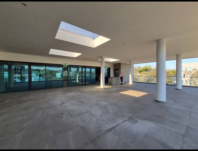 3,438M² OFFICE TO LET IN WAVERLEY